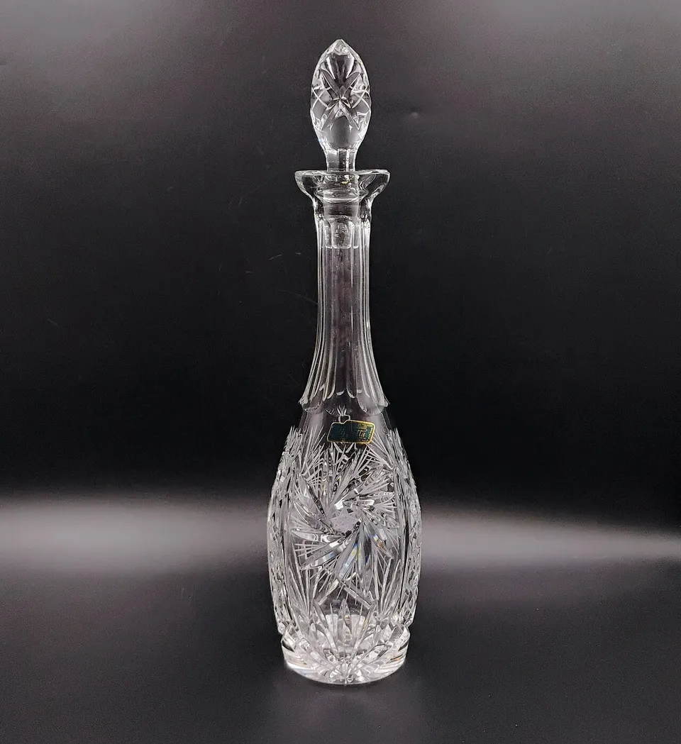 Carafe en cristal taillé et son bouchon