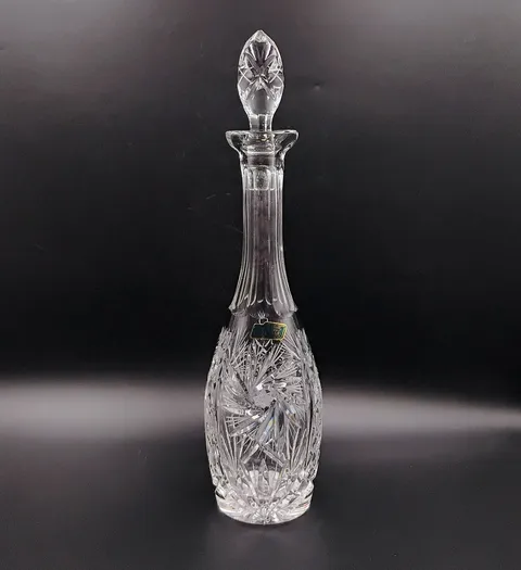 Carafe en cristal taillé et son bouchon