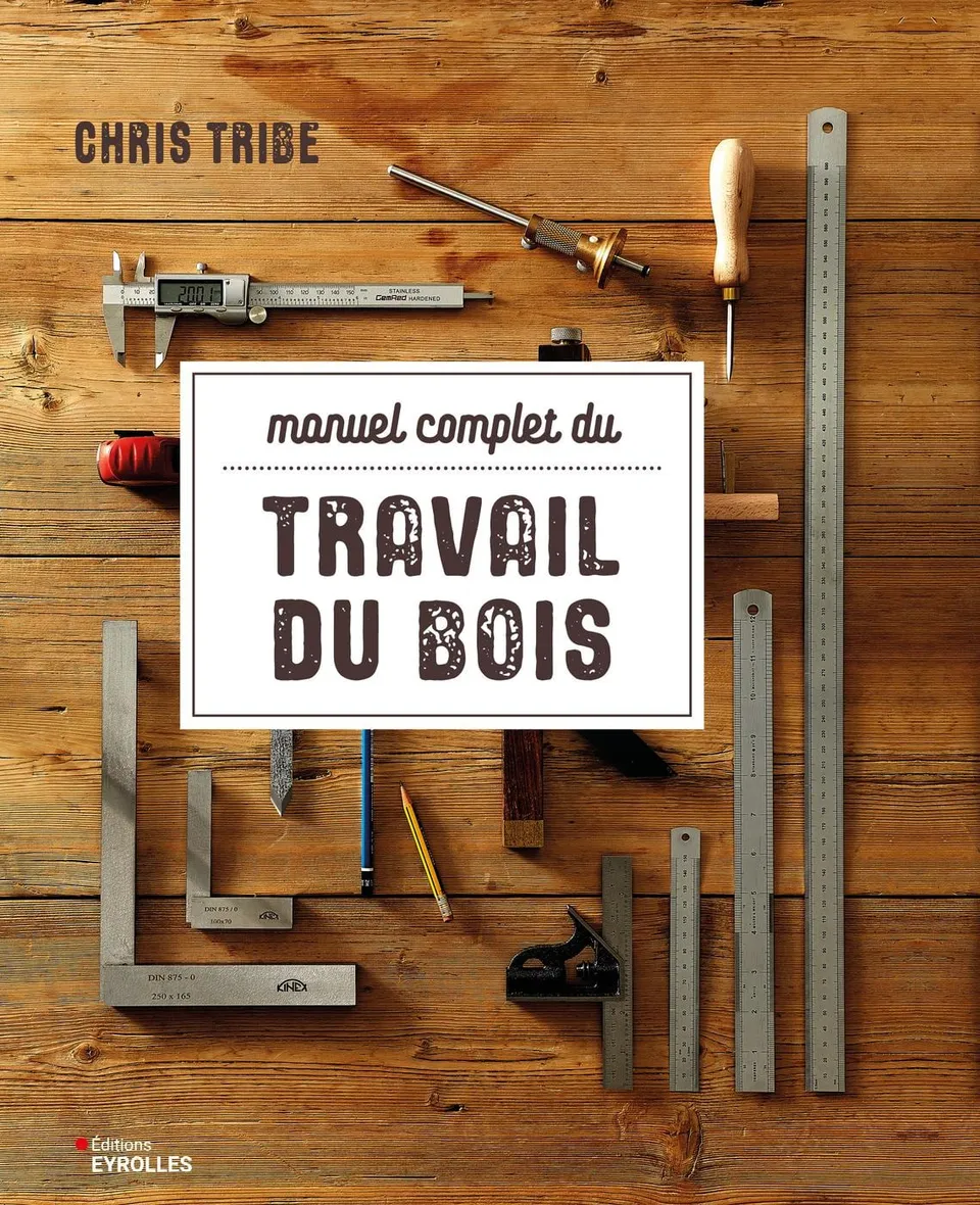 Couverture du Manuel complet du travail du bois, posée sur un établi
