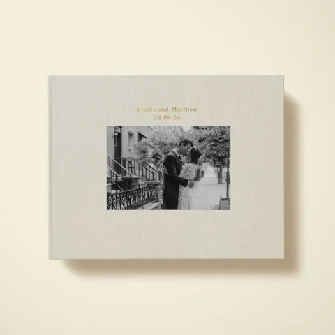 Livre photo en toile avec une photo de mariage en noir et blanc