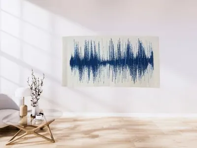 Tenture murale en laine tissée bleue dans un salon