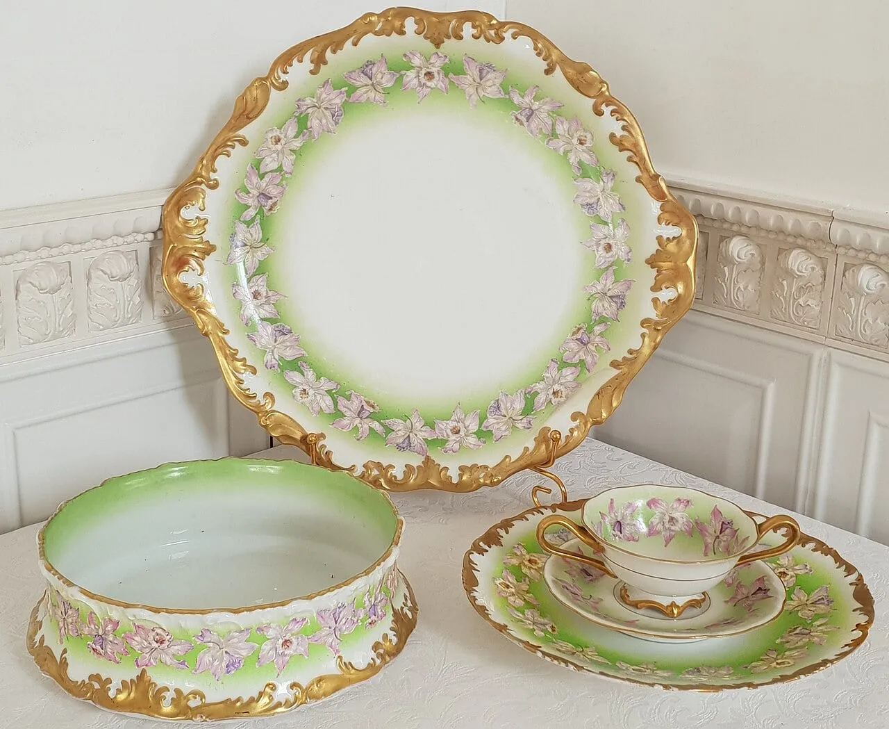 Pièces de service anciennes en porcelaine de Limoges peintes